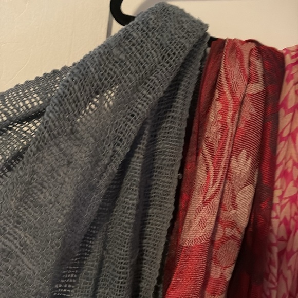 Lot of 4 scarves - Picture 2 of 5